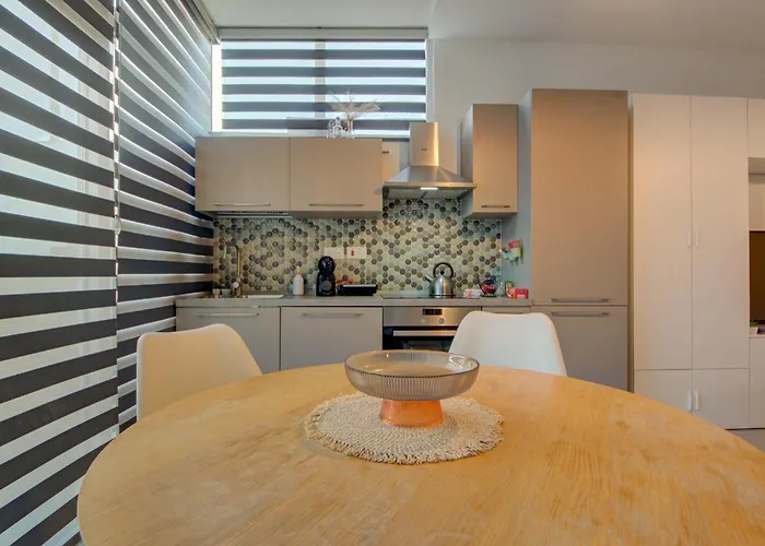 Апартаменты Cosy Penthouse In - Walking Distance To Valletta