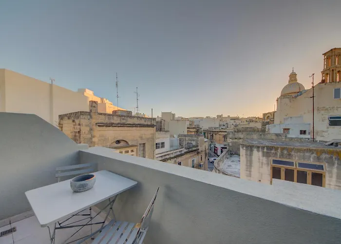 Cosy Penthouse In - Walking Distance To Valletta Hamrun