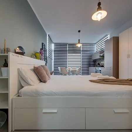 Apartamento Cosy Penthouse In - Walking Distance To Valletta Hamrun