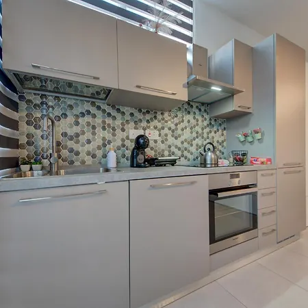 Cosy Penthouse In - Walking Distance To Valletta *