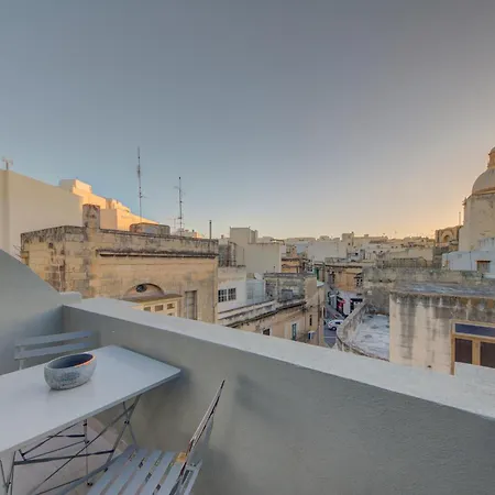 Cosy Penthouse In - Walking Distance To Valletta Hamrun