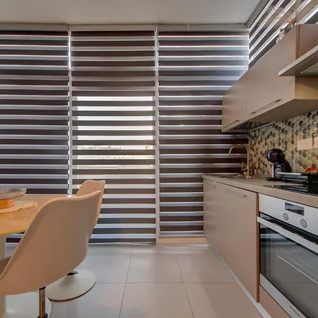 Cosy Penthouse In - Walking Distance To Valletta Appartement Hamrun