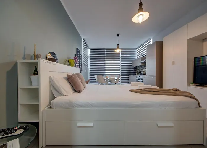 아파트 Cosy Penthouse In - Walking Distance To Valletta Hamrun