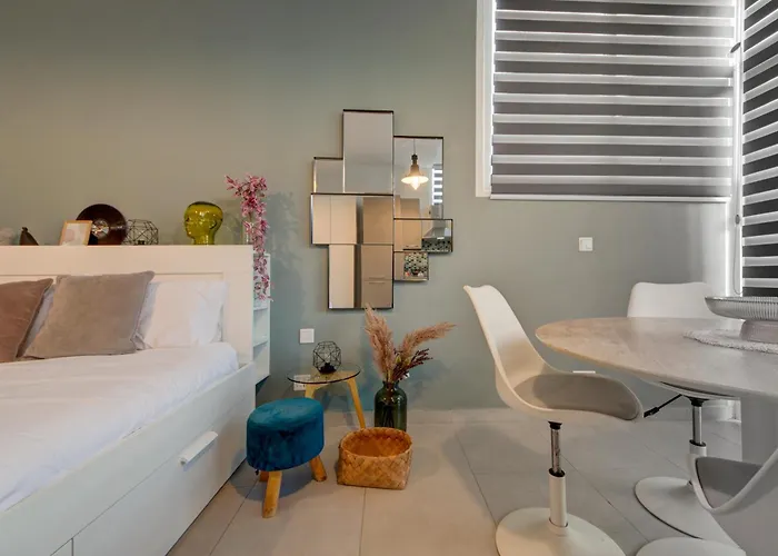 아파트 Cosy Penthouse In - Walking Distance To Valletta Hamrun